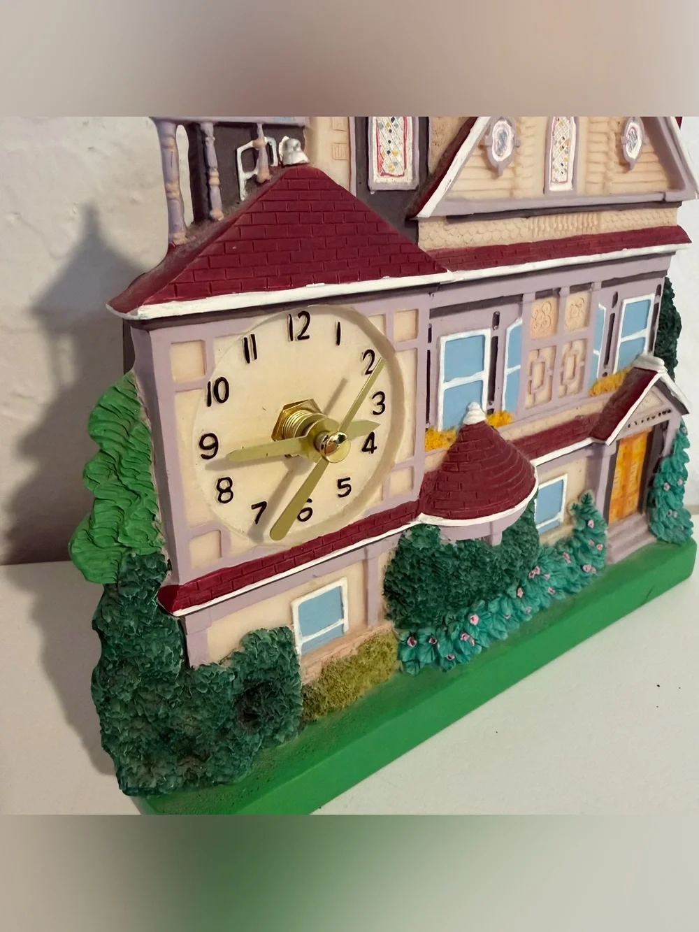 Vintage Victorian Style House Desk Clock Miniature Resin Mantel Tabletop Clock